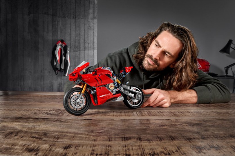 LEGO сотрудничает с Ducati для создания своей первой модели супербайка