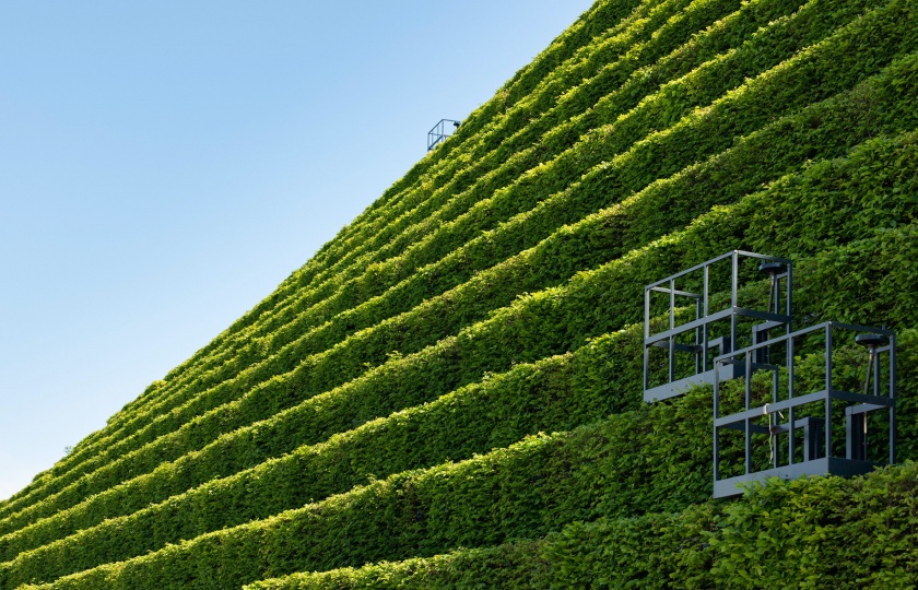 Ingenhoven Architects завершили строительство самого большого зеленого фасада в Европе