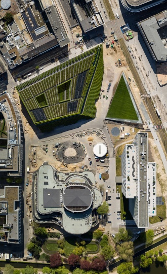 Ingenhoven Architects завершили строительство самого большого зеленого фасада в Европе