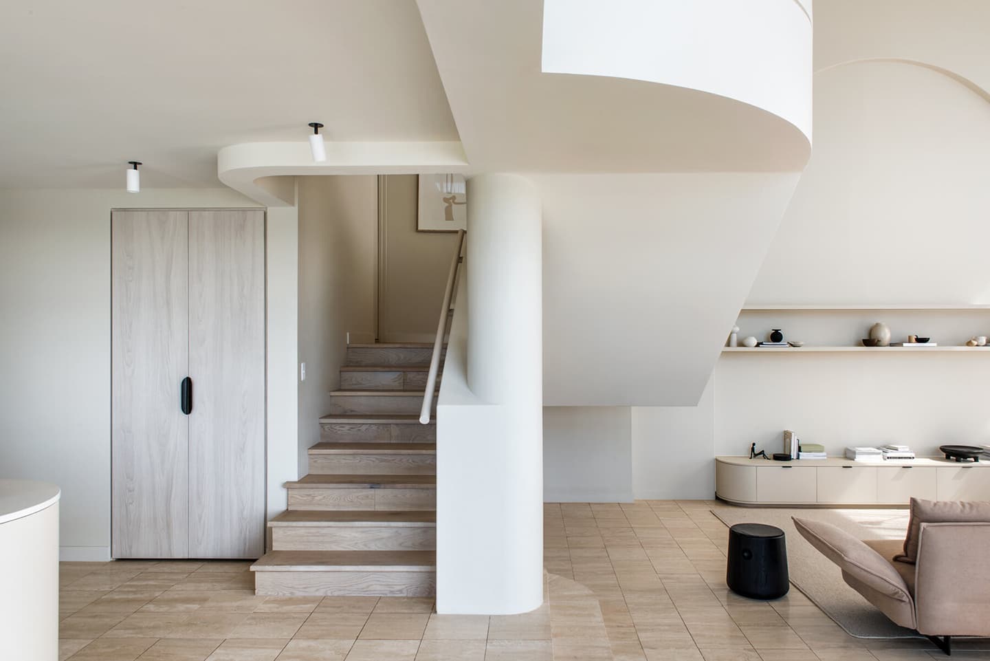 Пентхаус в спокойных тонах на побережье Австралии — проект CJH Studio