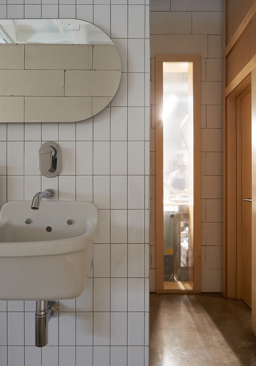 Авангард декоративности в петербургском бистро — проект бюро RHIZOME