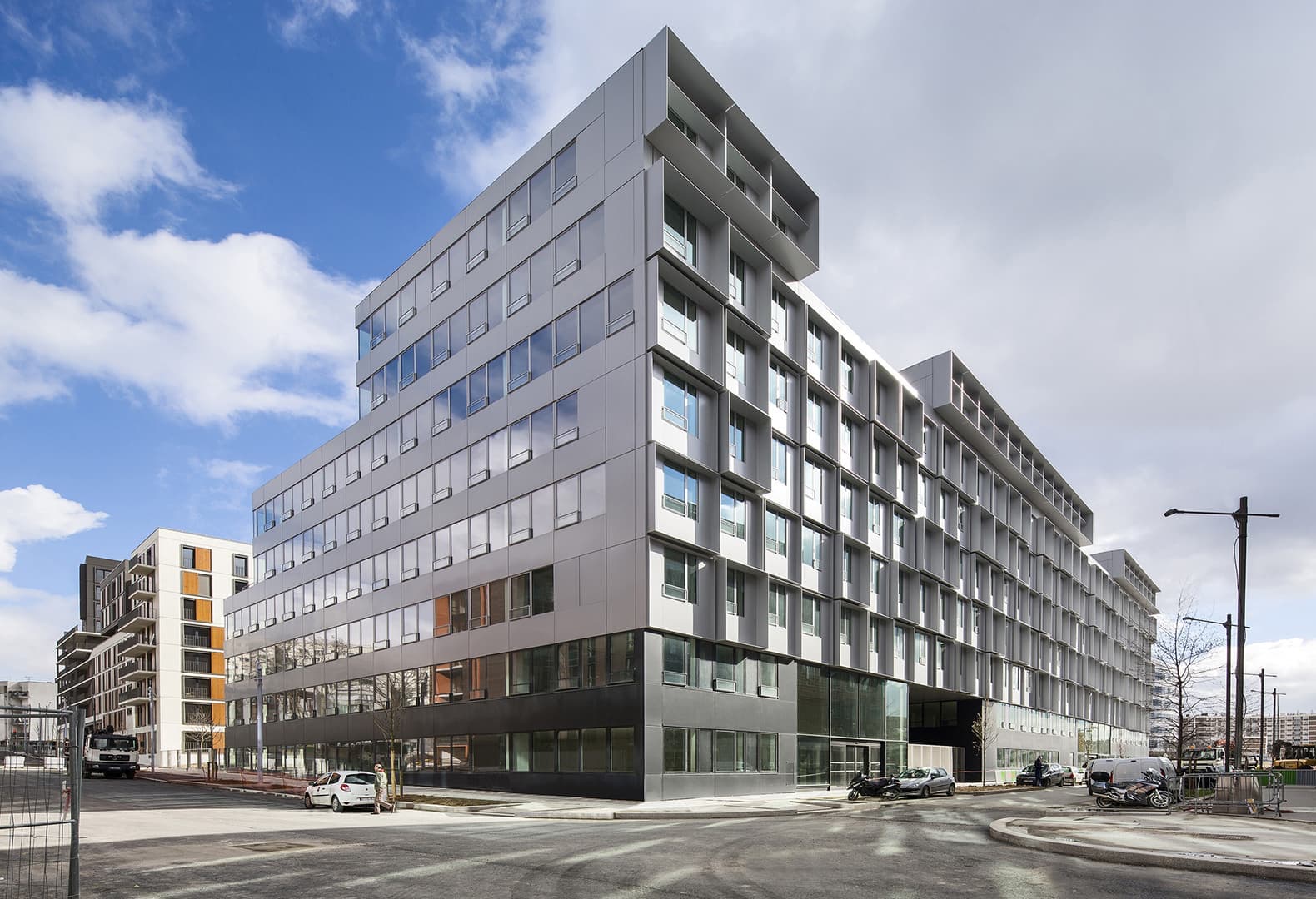 Офисное здание Dock En Seine