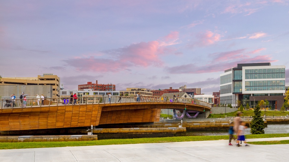 В Род-Айленде построили 120-метровый деревянный мост
