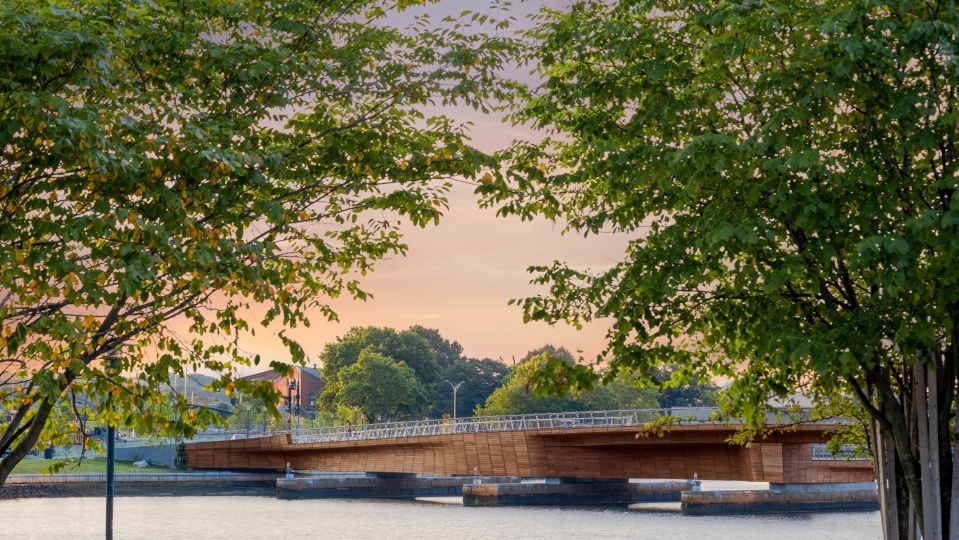 В Род-Айленде построили 120-метровый деревянный мост