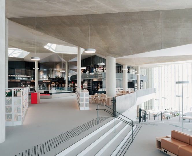 В Осло открылась библиотека по проекту Atelier Oslo и Lundhagem