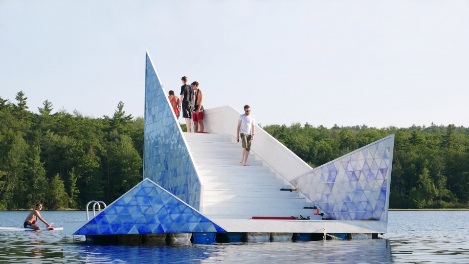 Bulot + Collins возвели инсталляцию в виде айсберга посреди озера в штате Нью-Гэмпшир