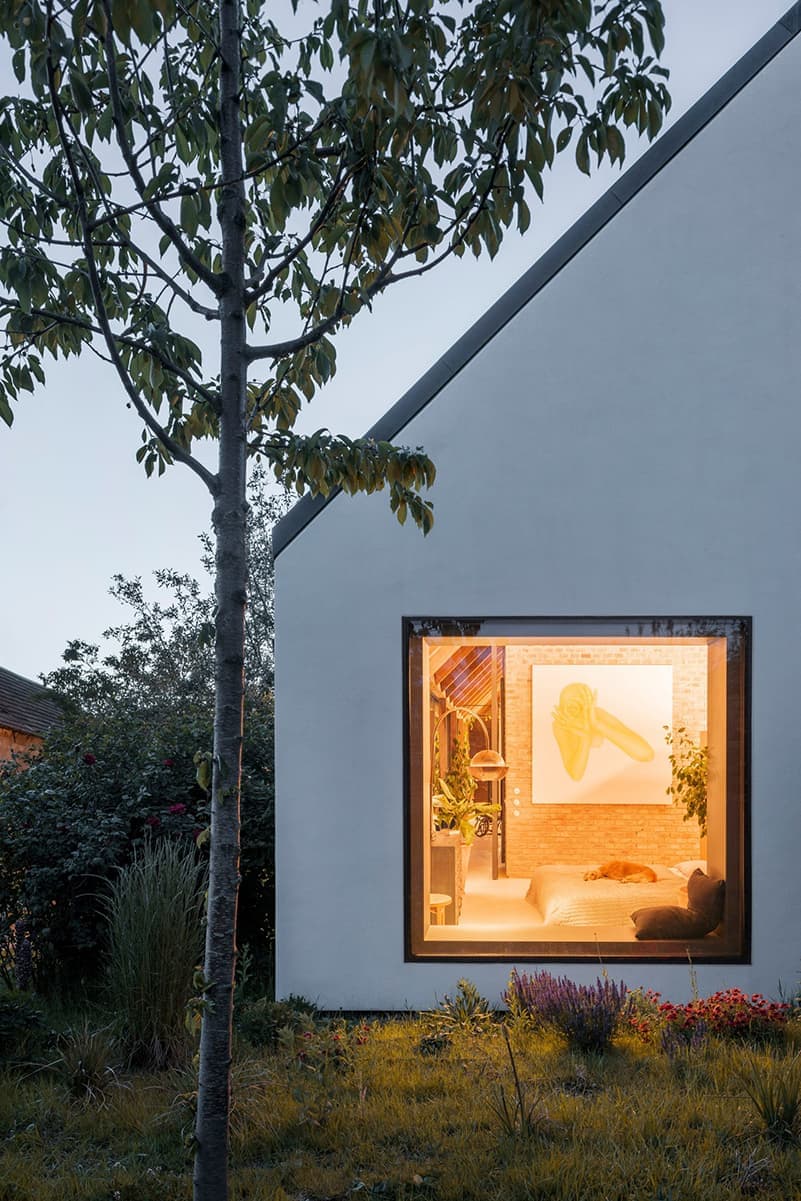 Современное искусство внутри словацкого амбара – проект Мартина Скочека