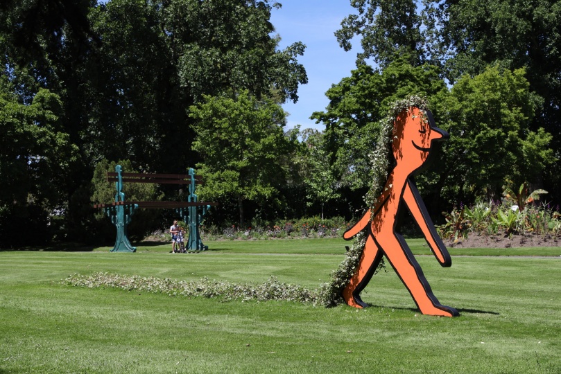 В саду Le Jardin des Plantes в Нанте появились плоские инсталляции