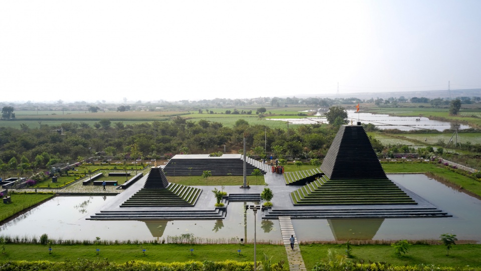 Sameep Padora & Associates построили современный храмовый комплекс в Индии