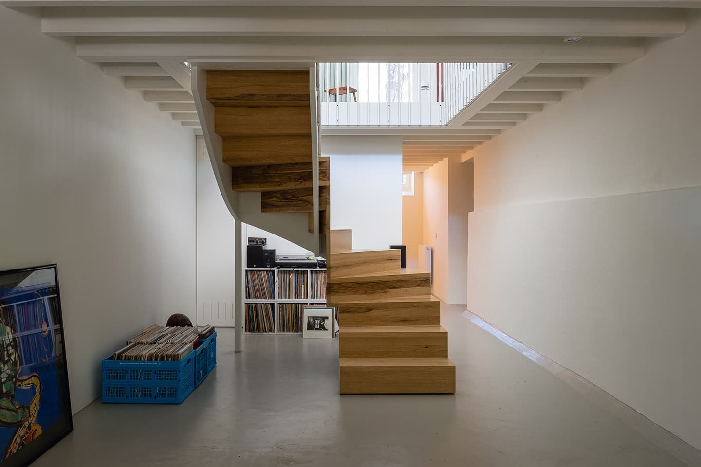 Амстердамская квартира на четырех стальных столпах – проект Unknown Architects