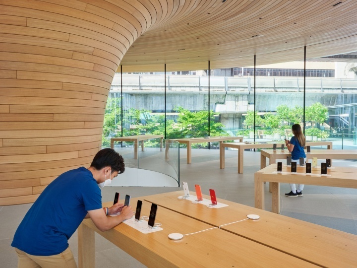 Foster+Partners построили новый Apple Store в Бангкоке