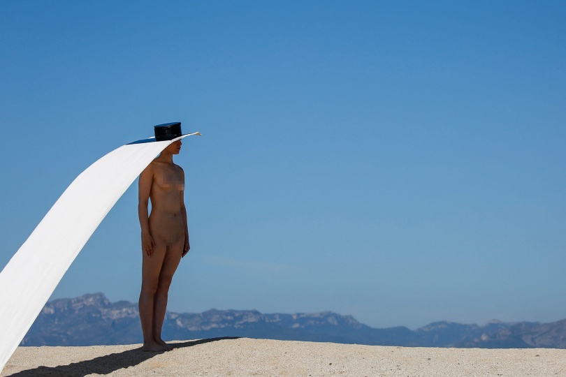 SiiGii спроектировала надувной костюм для людей с аллергией на солнце