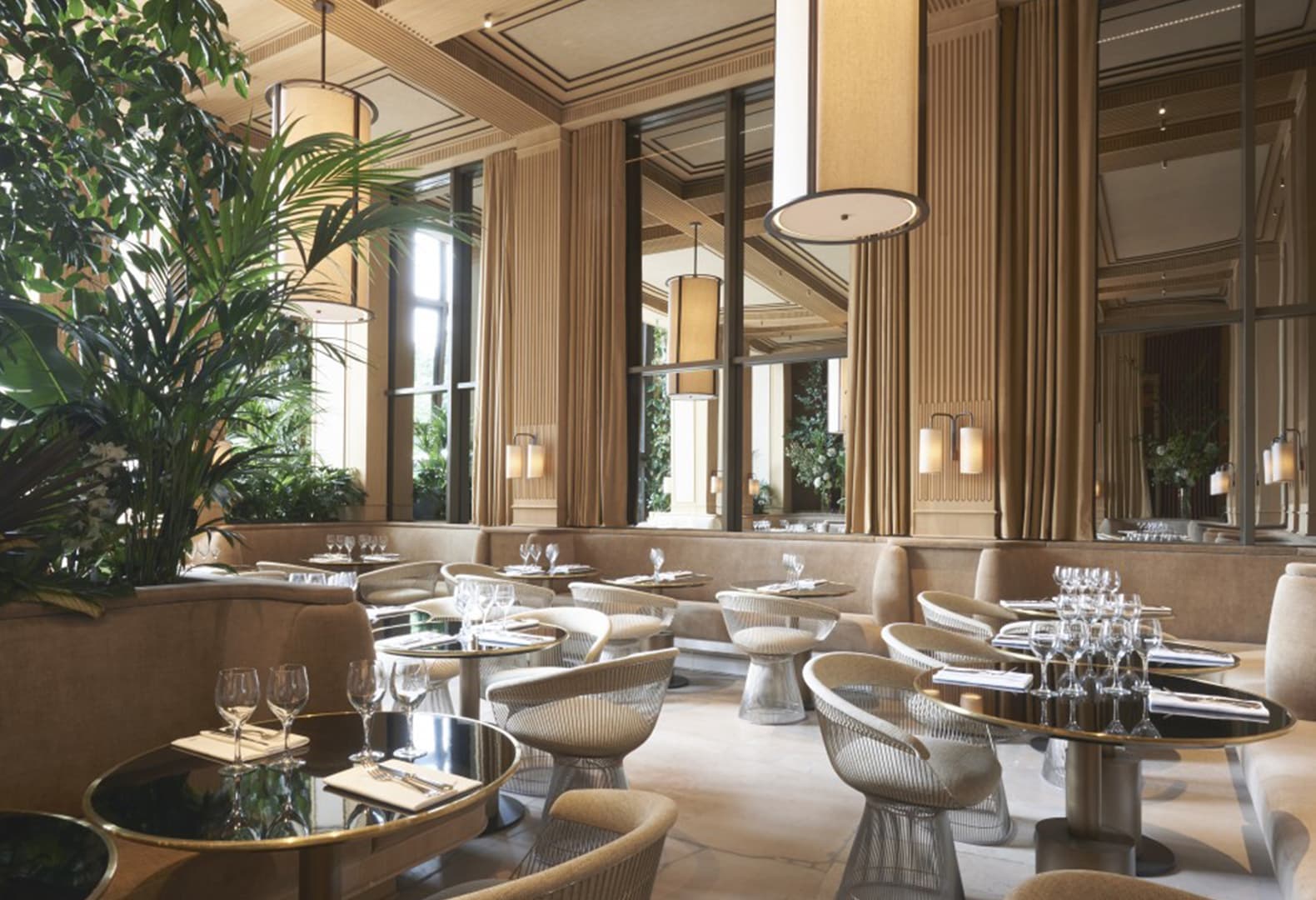 Парижский ресторан Girafe