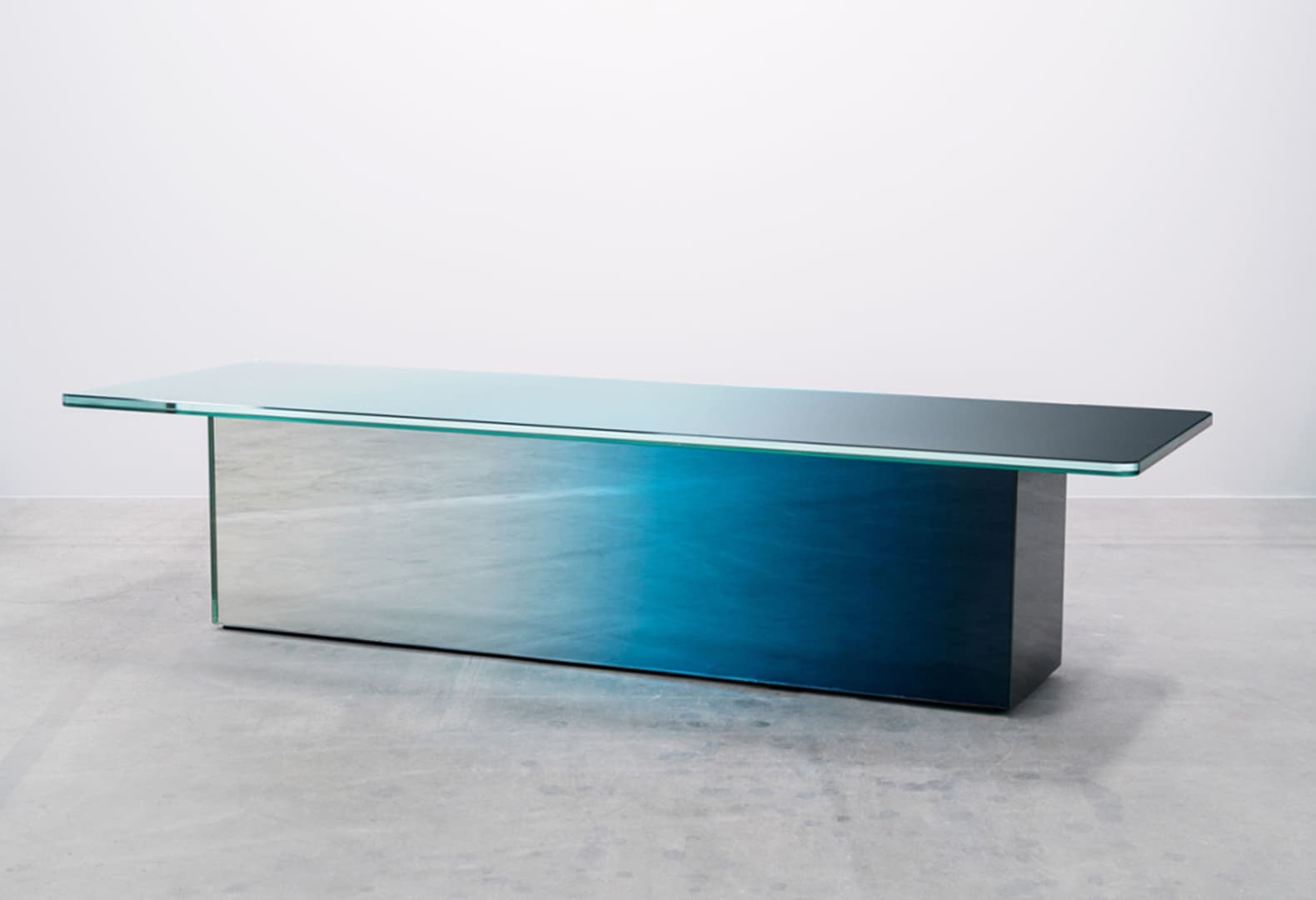 Стол Blue Presence — Absence (2018)