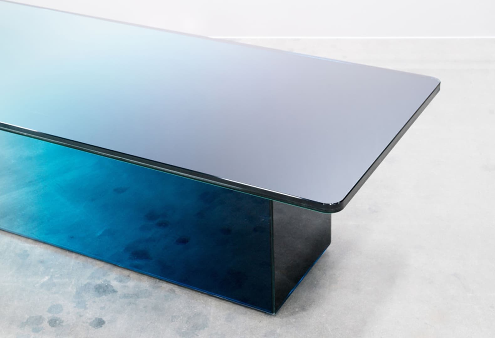 Стол Blue Presence — Absence (2018)