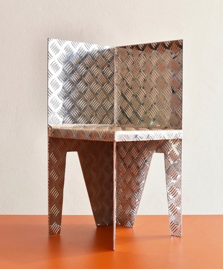 Корейский дизайнер представил мебель из промышленного алюминия