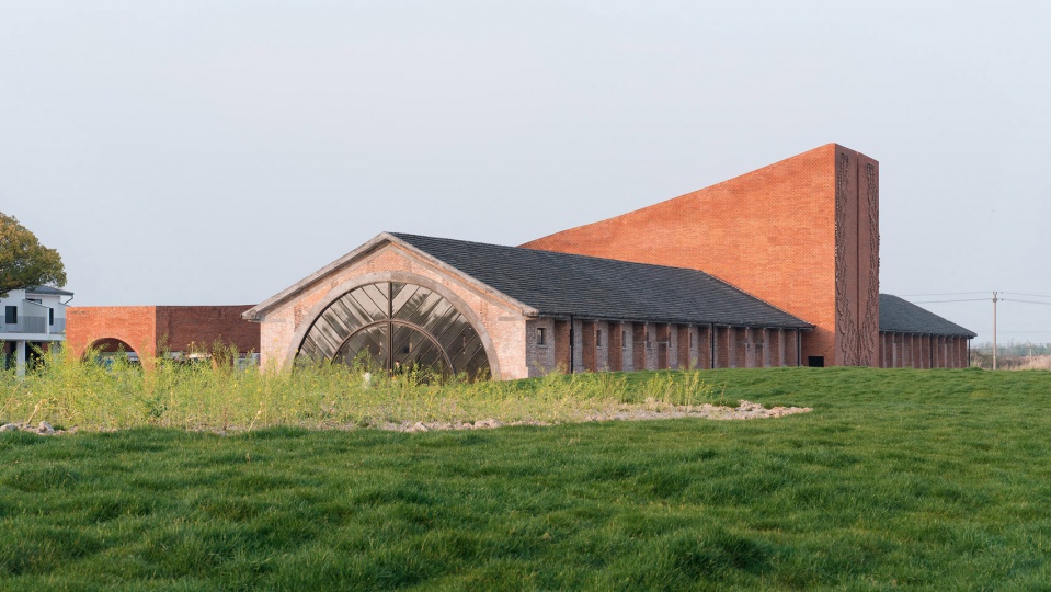 Архитекторы Roarc Renew реформировали зернохранилища в Китае в современный арт-центр