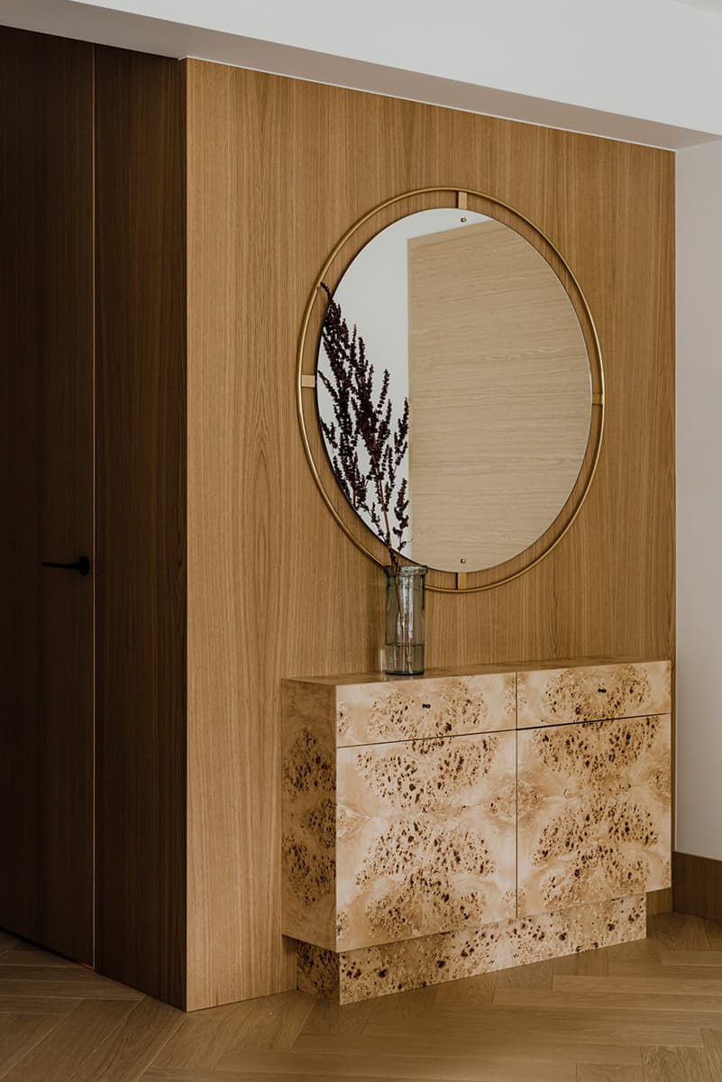 Теплое дерево и мрамор в квартире в Познани – проект Agnieszka Owsiany Studio