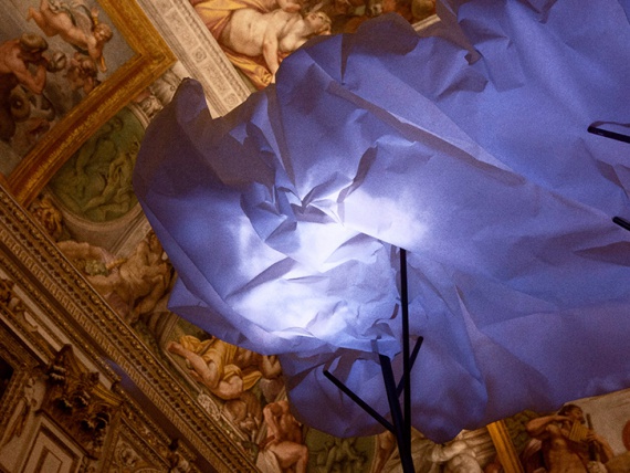 Coudamy Architectures украсили салон Hermès в Риме бумажными облаками