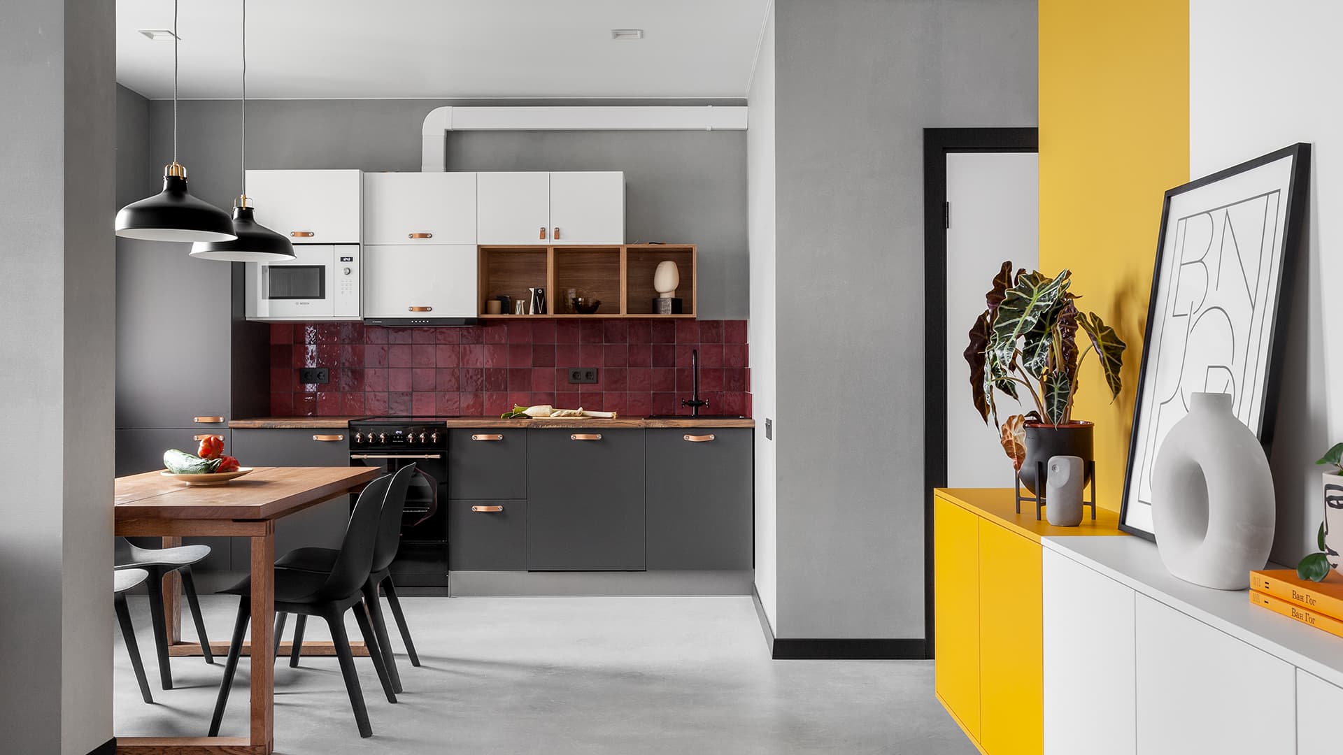 Дизайн белой кухни-гостиной в двухкомнатной хрущевке 43,5 кв.м