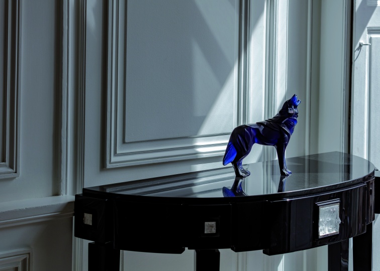 Lalique выпустили скульптуру волка специально для России