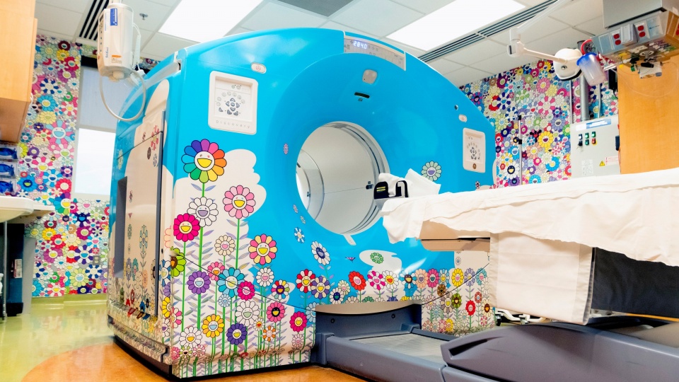 Такаси Мураками украсил больничный кабинет для детей
