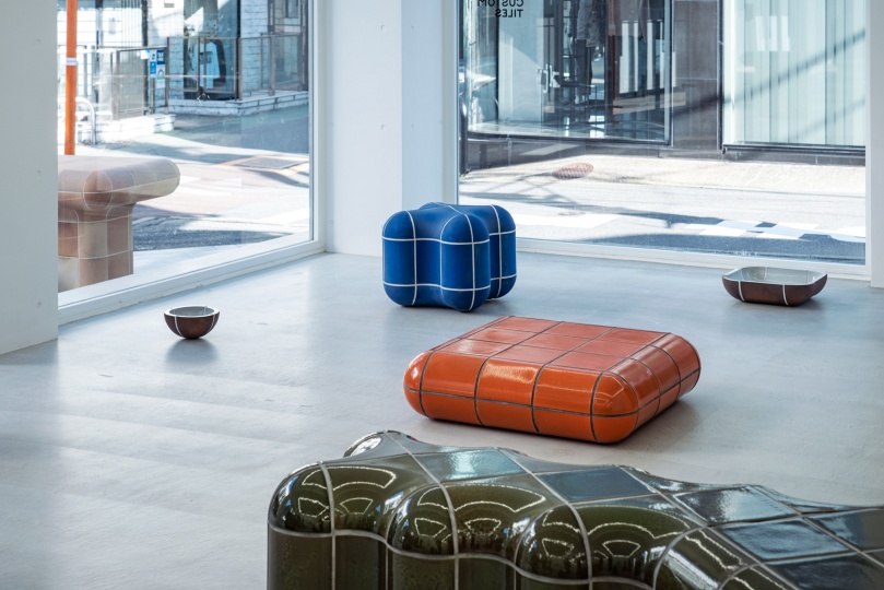 Британский дизайнер представил трехмерные объекты, облицованные плиткой Tajimi Custom Tiles
