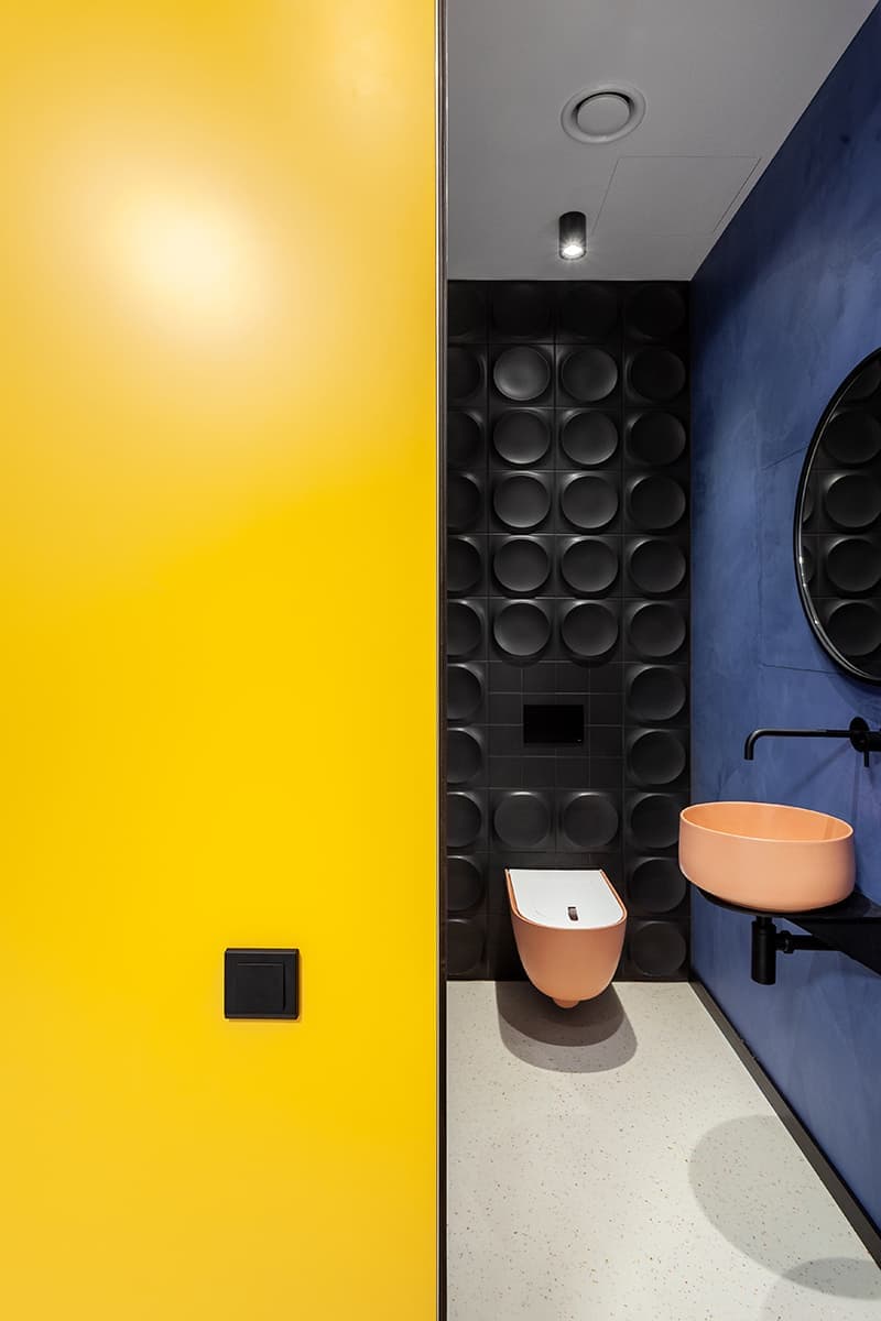 Интерьер для студии персональных тренировок в технике колор блок— проект бюро Monoform