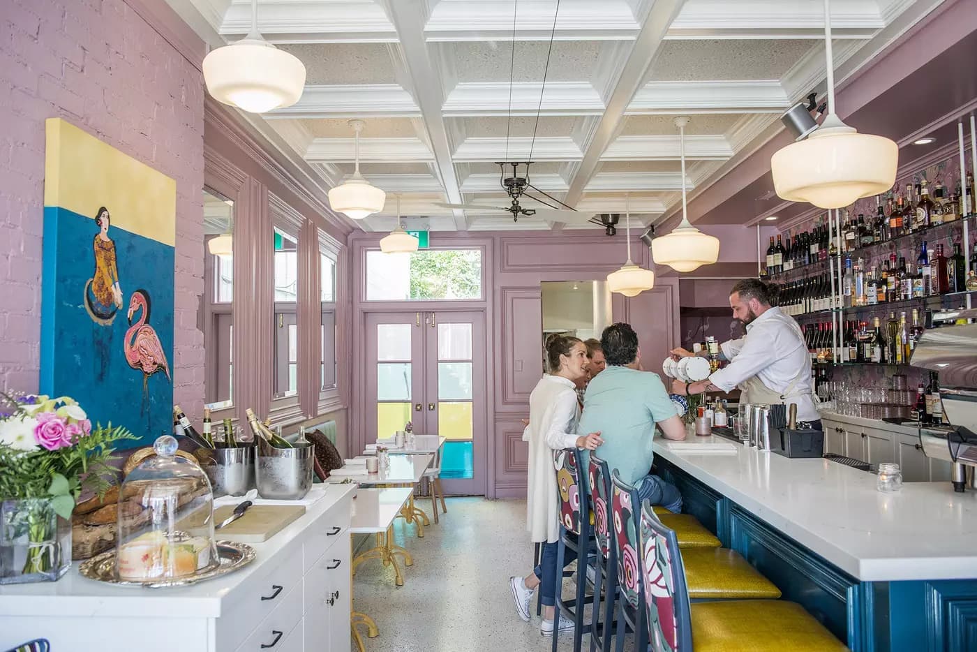 Маленькое кафе Cancan в Торонто, Канада