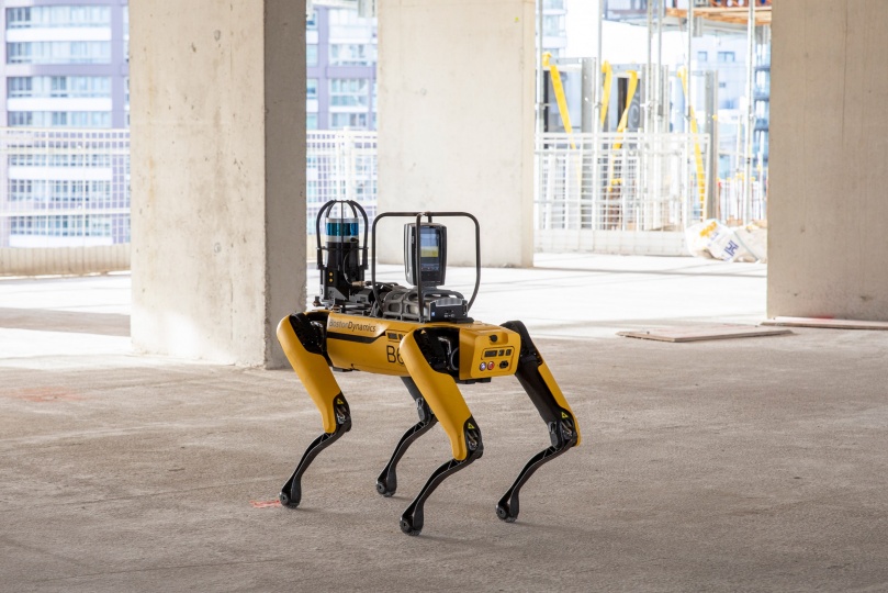 Foster+Partners контролируют ход работ на стройплощадке при помощи собаки-робота
