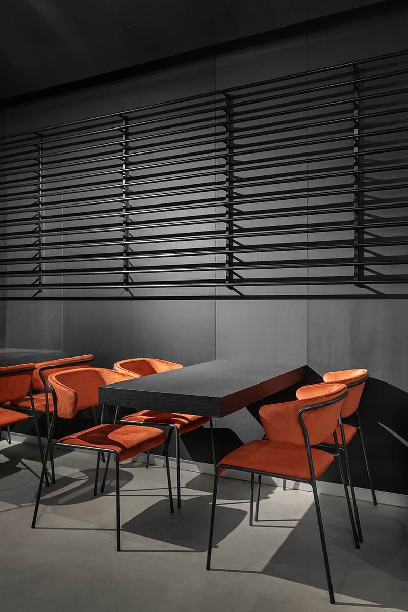 Свет, тень и все оттенки черного в кофейном баре в Харькове – проект Ponomarenko Bureau