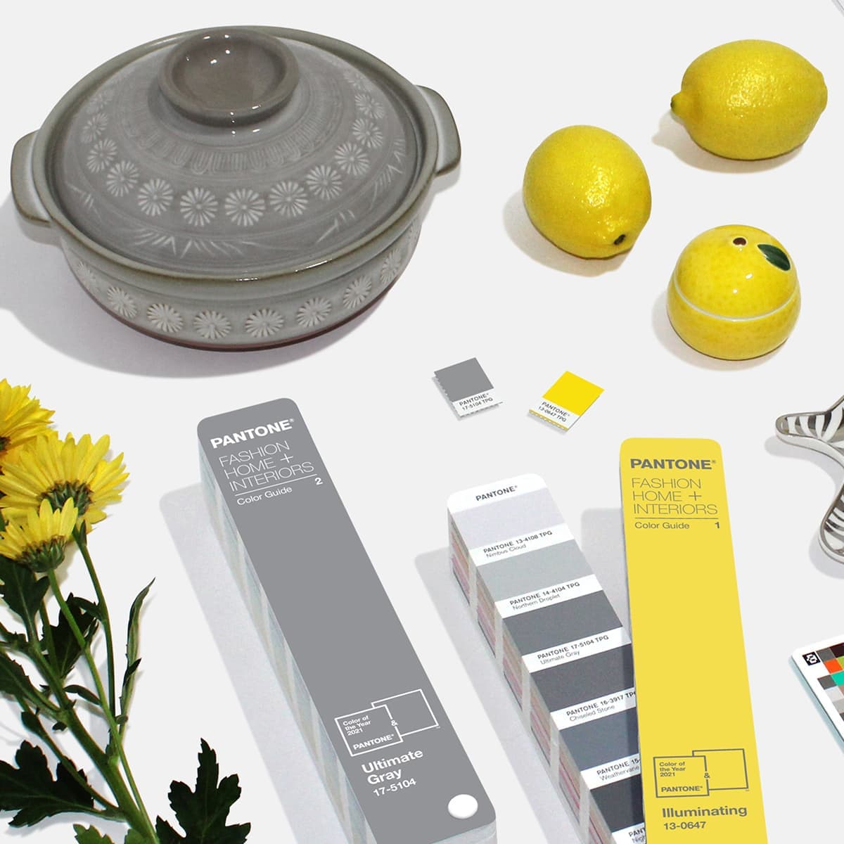 Ultimate Gray и Illuminating PANTONE