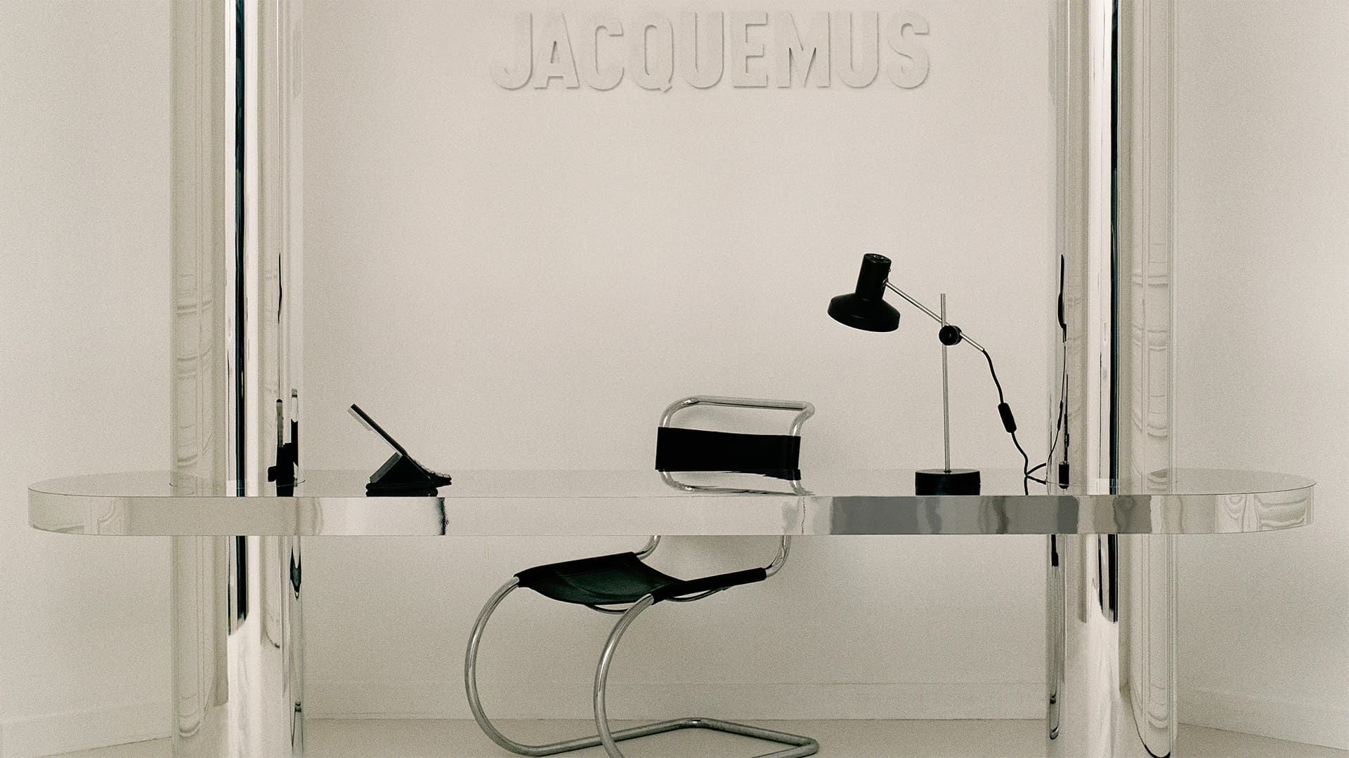 6 великолепных стульев из интерьера Jacquemus