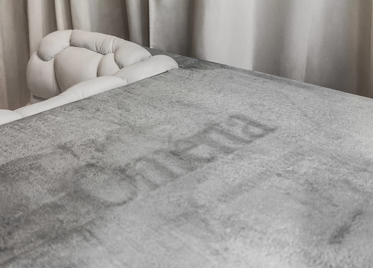 Брутальный минимализм в шоуруме в Екатеринбурге — проект команды Одногруппники