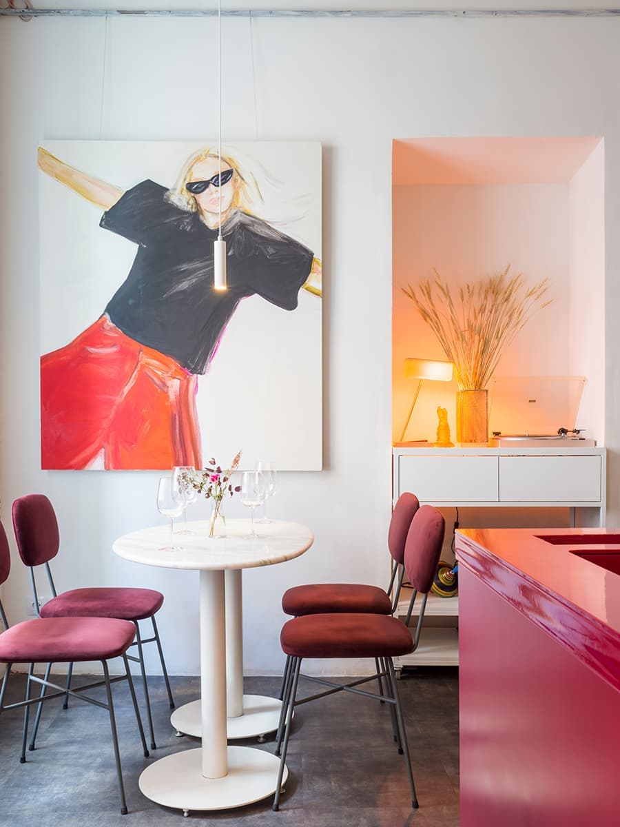 Винный бар, винтаж и мрамор – проект дизайн-студии FruitDesign