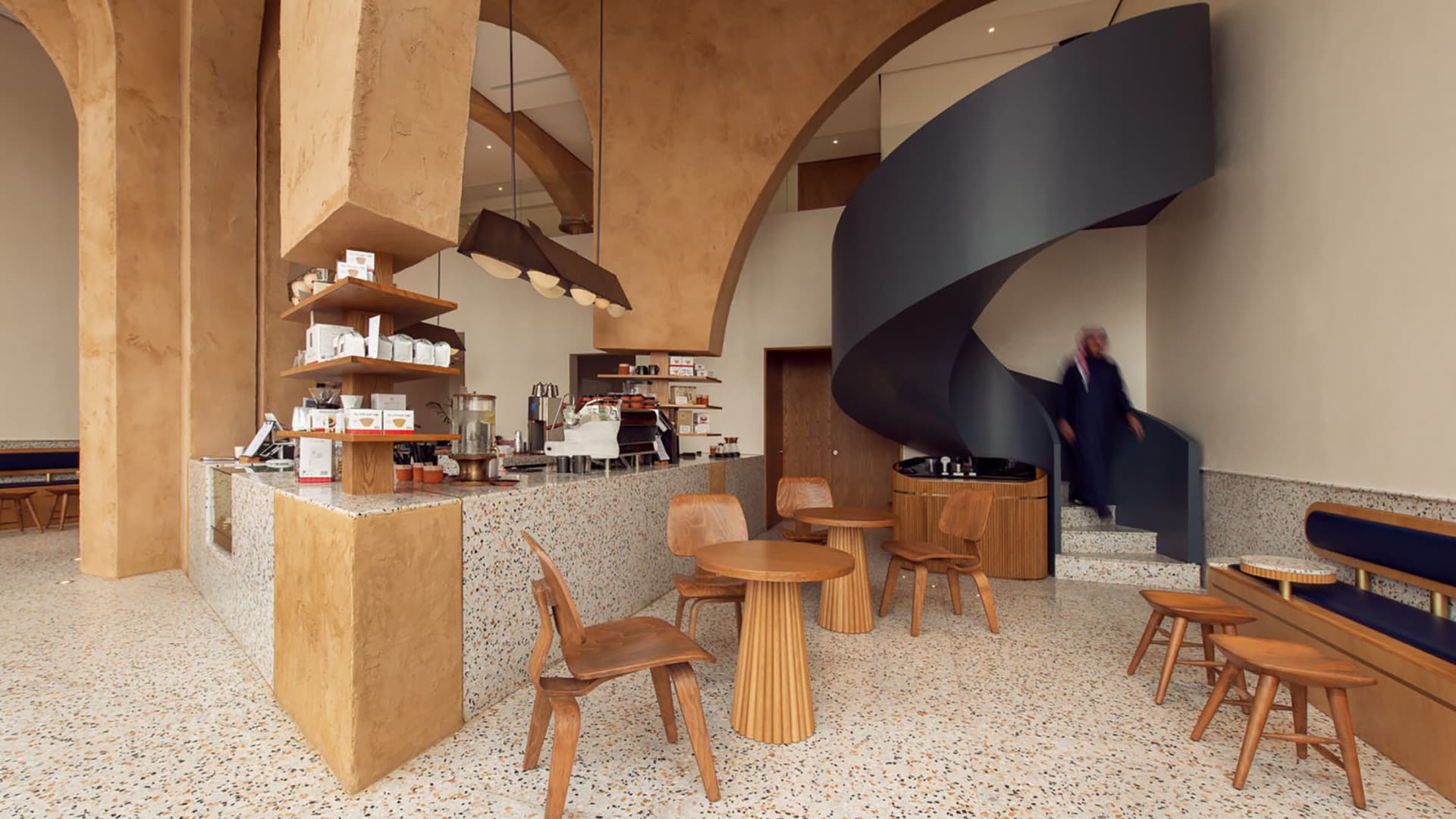 Современный магазин кофе с ритуальной атмосферой – проект AZAZ Architects