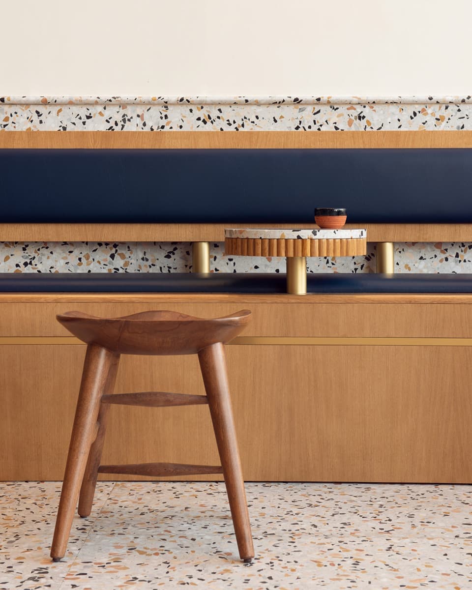 Современный магазин кофе с ритуальной атмосферой – проект AZAZ Architects