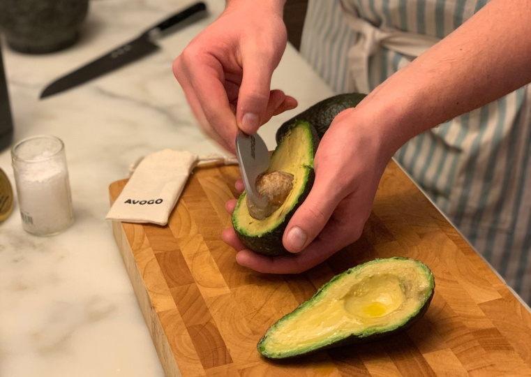 Avogo: нож для резки авокадо