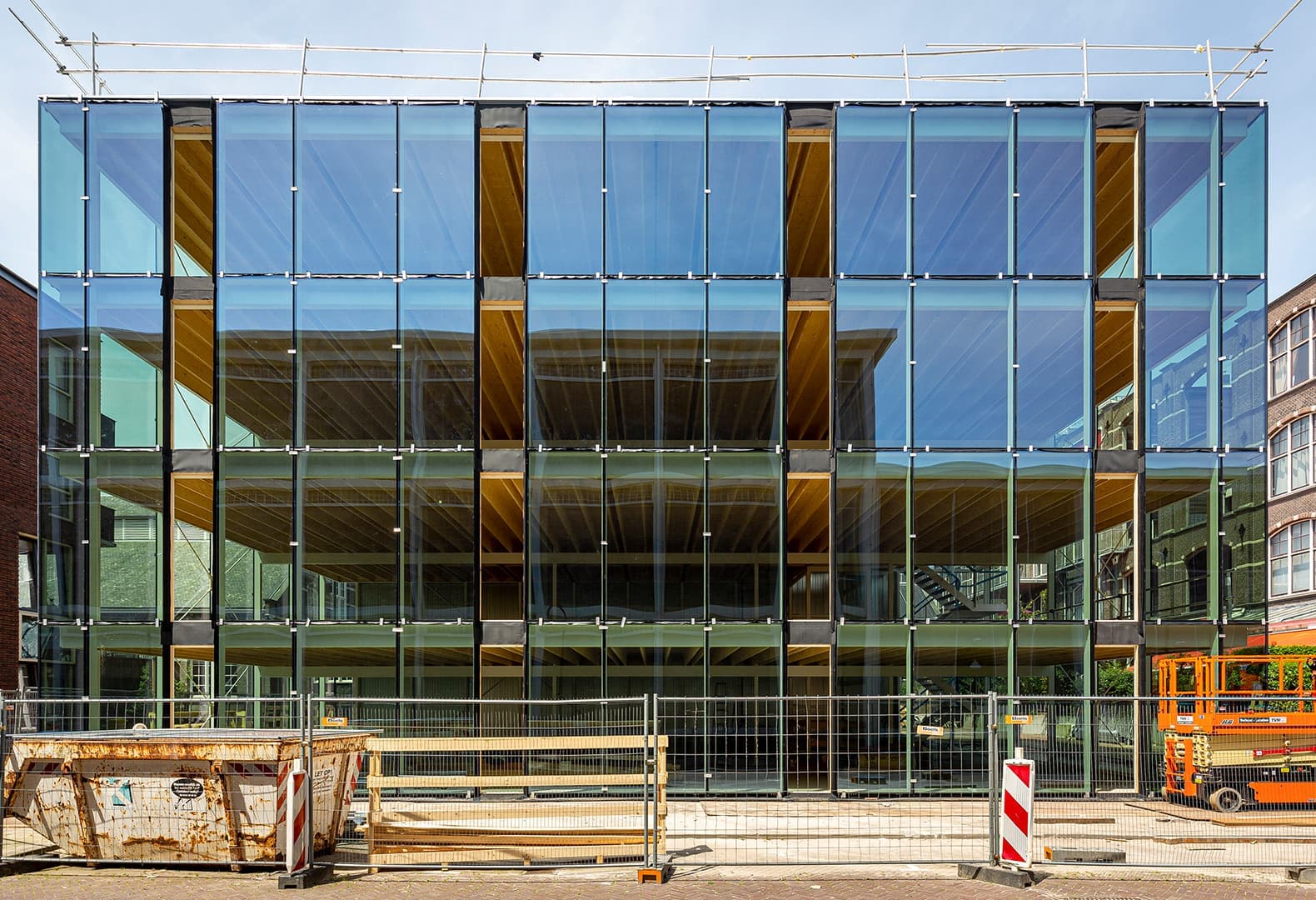 Циркулярный сборно-разборный офис cepezed. Фото: Lucas van der Wee