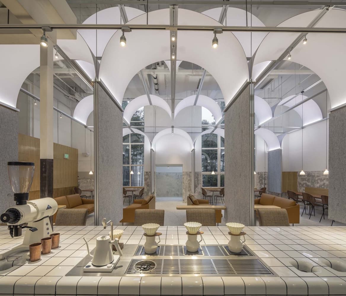 Заведение в Китае с двумя зонами для приготовления кофе — проект SpaceStation