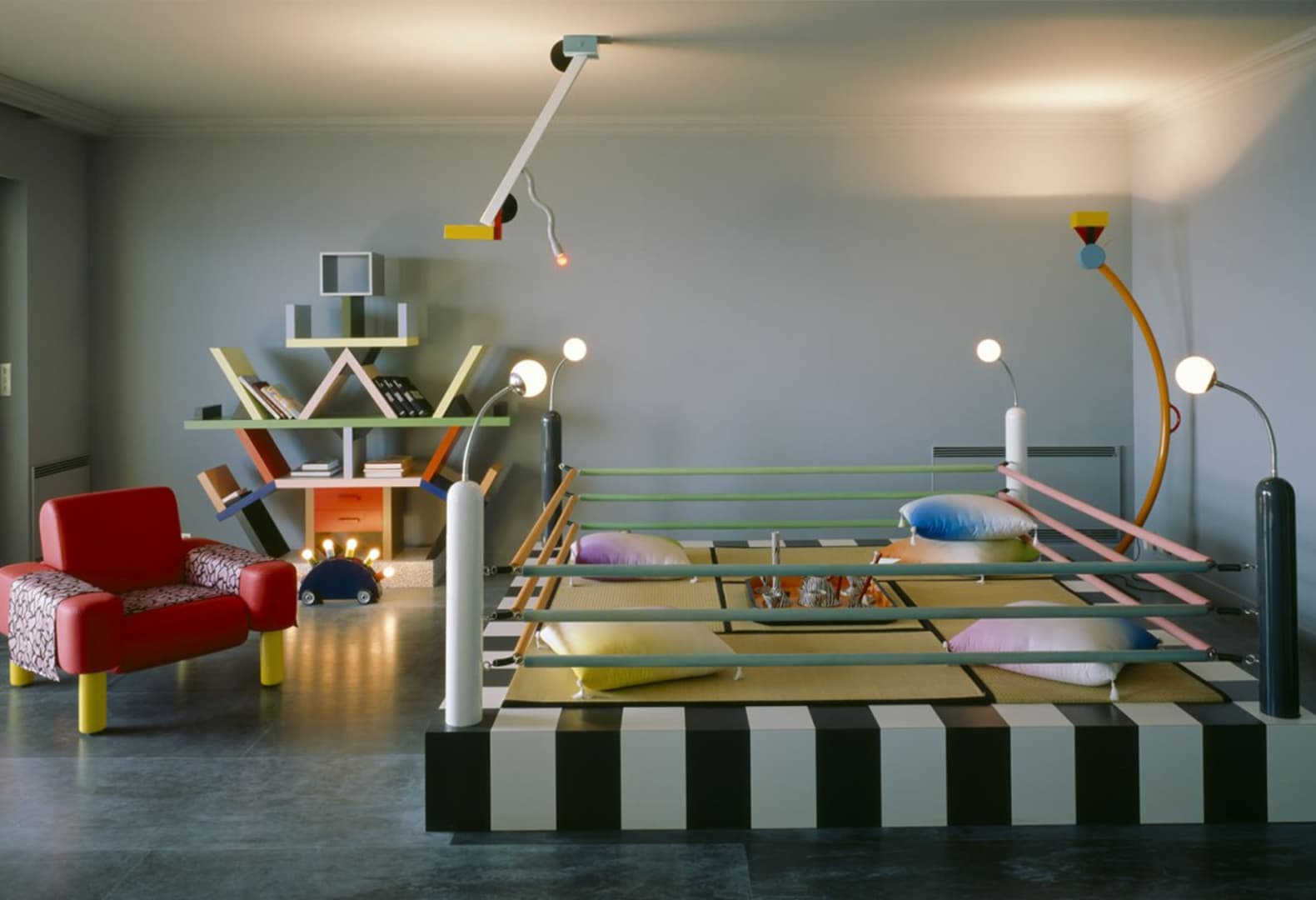 Апартаменты Карла Лагерфельда в Монте-Карло, меблированные предметами Memphis, 1982