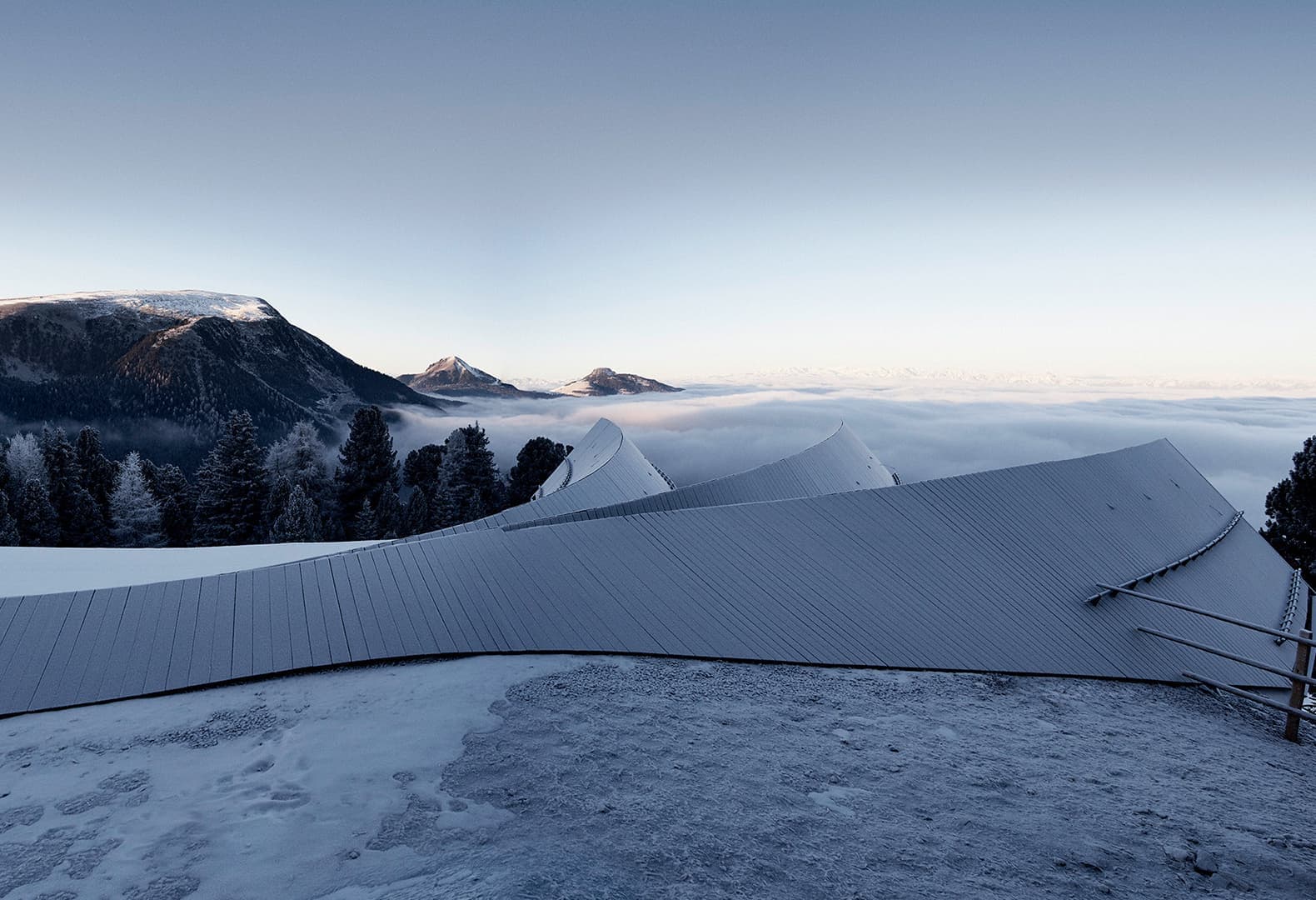 OBERHOLZ MOUNTAIN HUT. Фото: Oskar Da Riz, Jens Rüßmann
