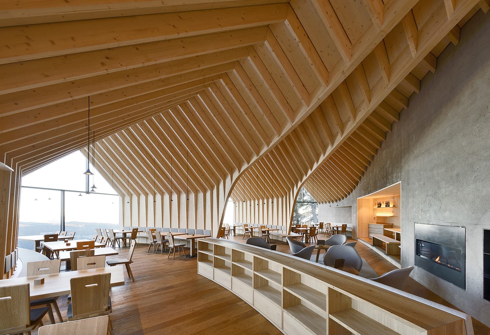 OBERHOLZ MOUNTAIN HUT. Фото: Oskar Da Riz, Jens Rüßmann