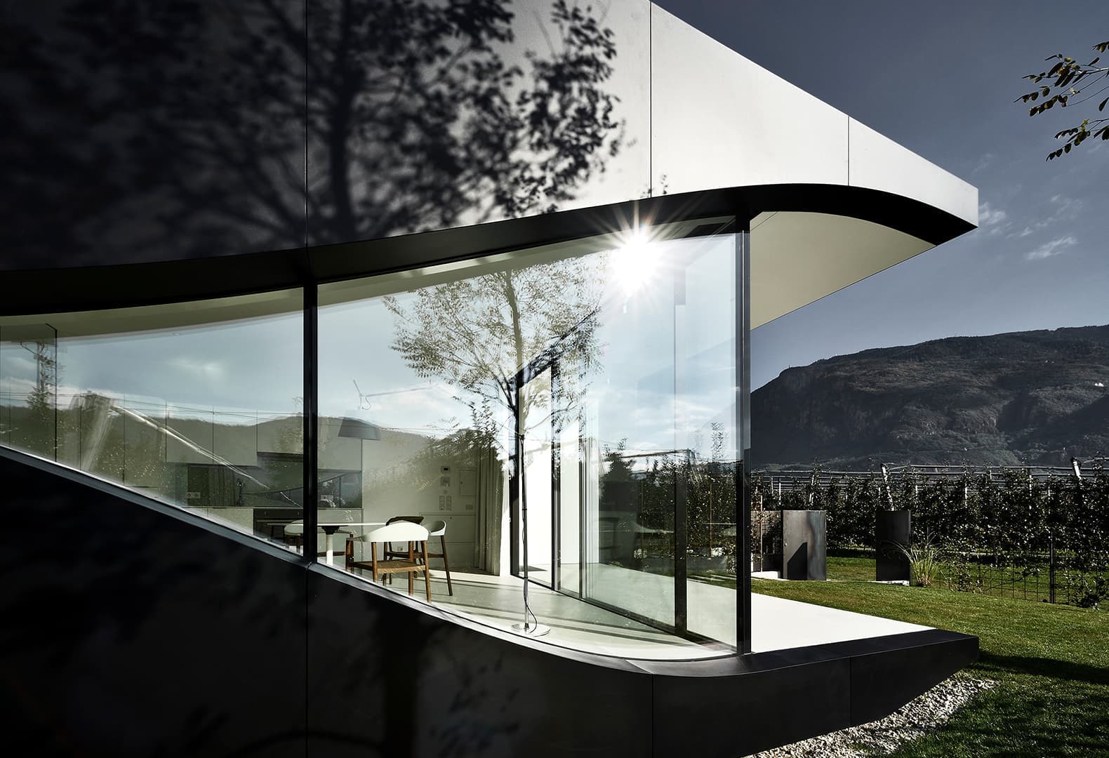 THE MIRROR HOUSES. Фото: Oskar Da Riz, Nicolo Degiorgis