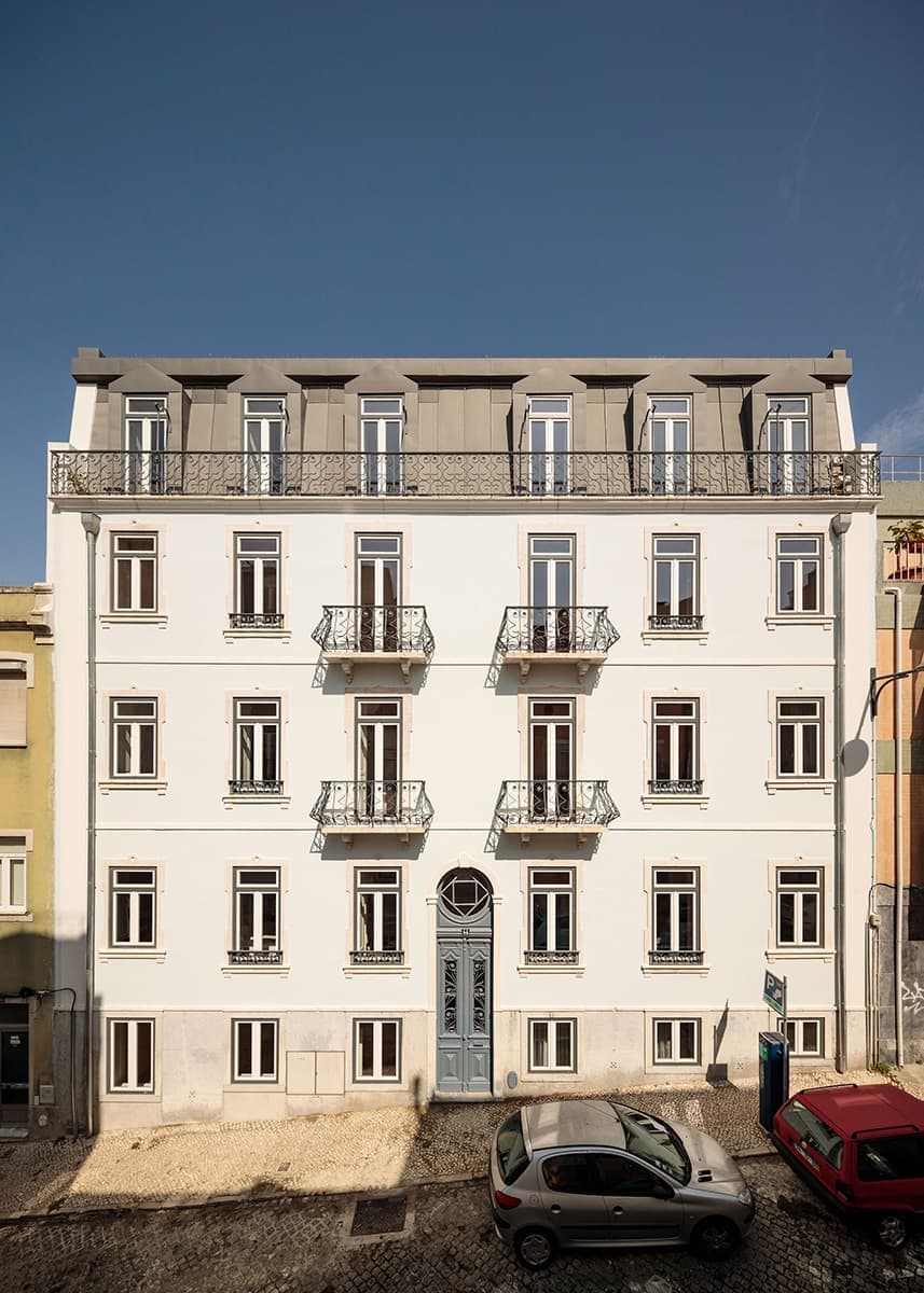 Реставрация десятиквартирного дома в Лиссабоне – проект rar.studio
