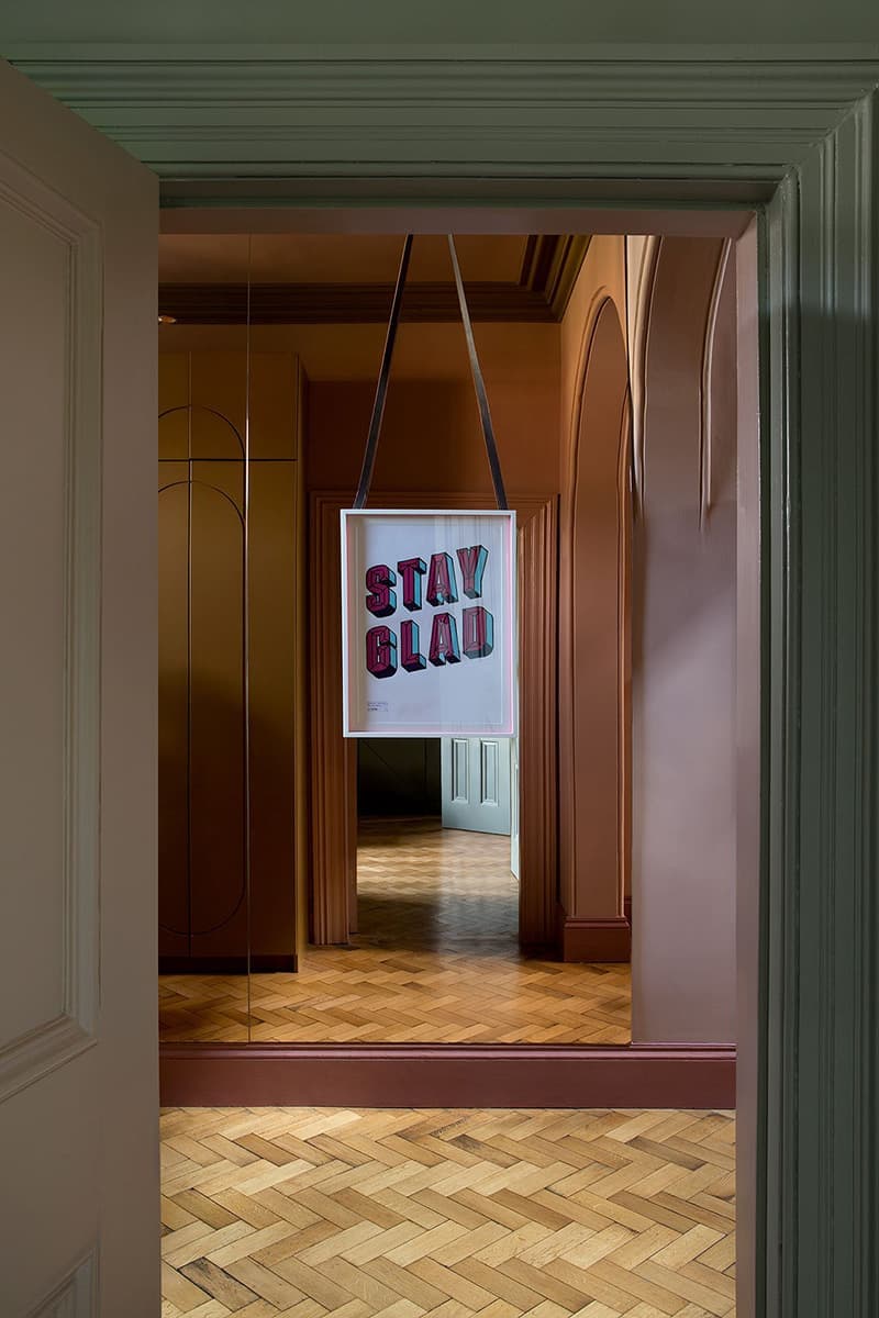 Интерьер с необычными решениями для молодой пары в историческом поместье – проект дизайнера Рошин Лафферти