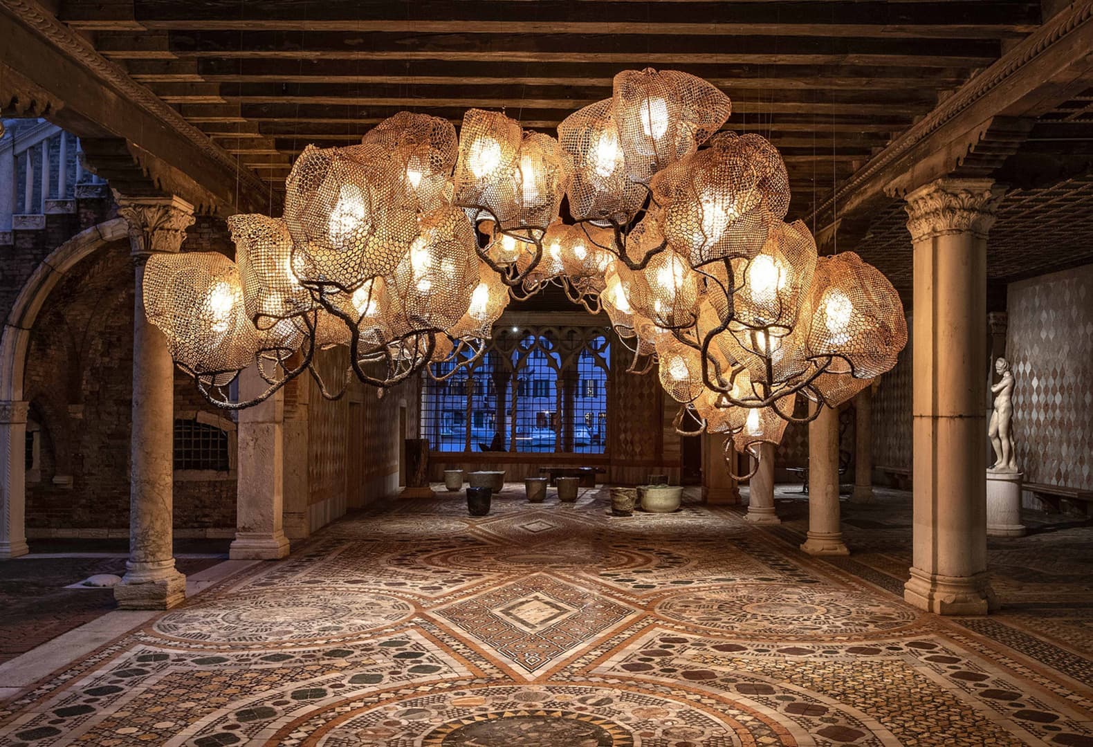 Коммуникативные объекты Начо Карбонеля. Inside a Forest Cloud (Monumental), 2019