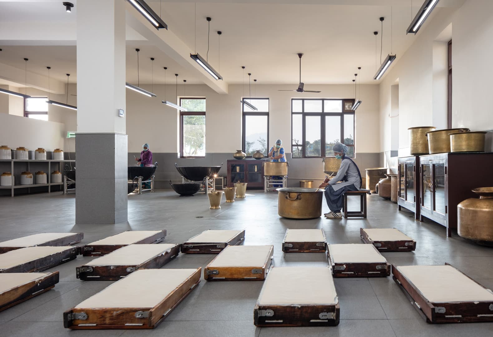 Новый объект для коммьюнити индийской деревни Лодси и компании Forest Essentials. Фото: Noughts And Crosses