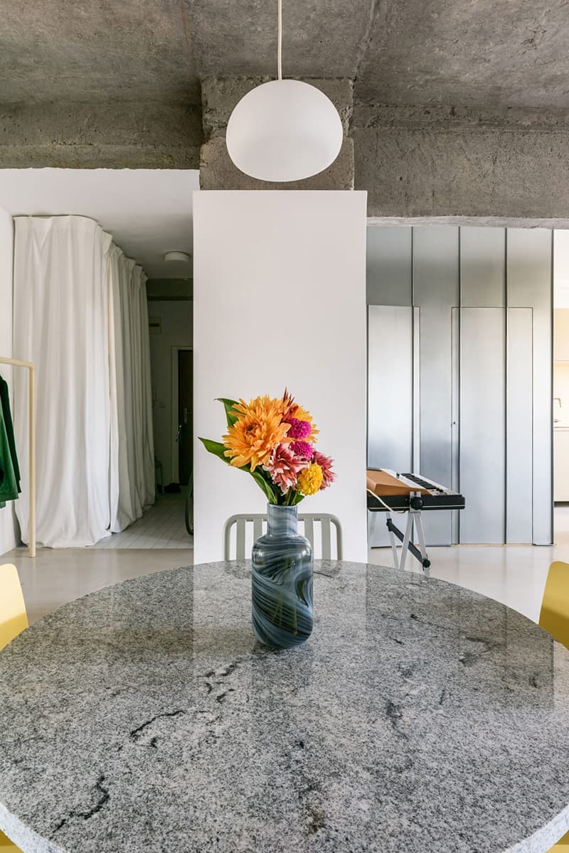 Квартира-студия с круглым проемом в стене – проект архитектора Алана Прекопа