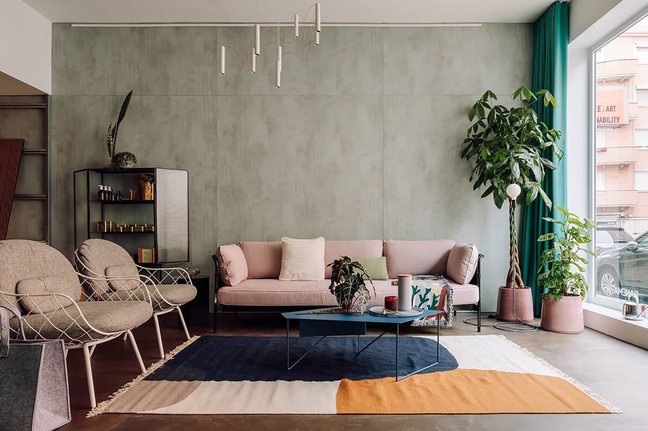 Магазин дизайнерских товаров и творческая лаборатория под одной крышей – проект архитектора Педру Кампоса Кошты